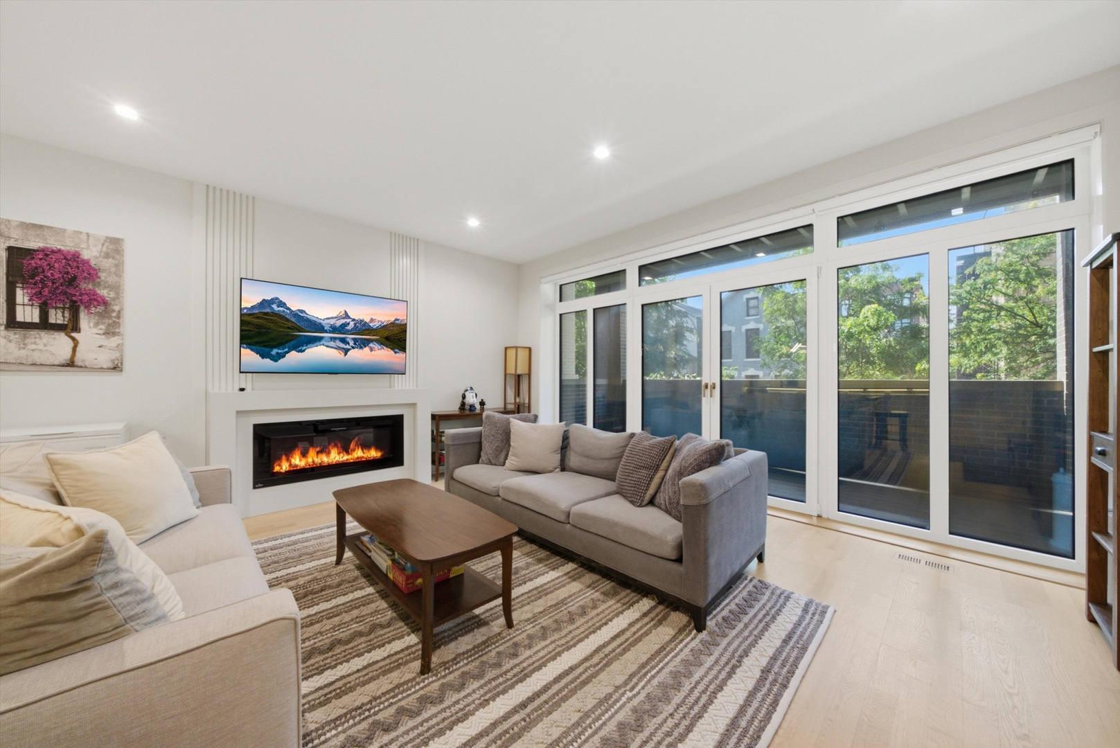 1366 W Walton Street Unit: 1E