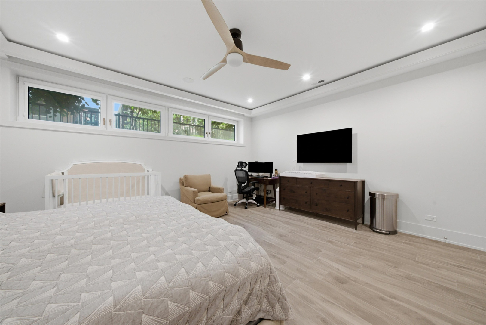 1366 W Walton Street Unit: 1E