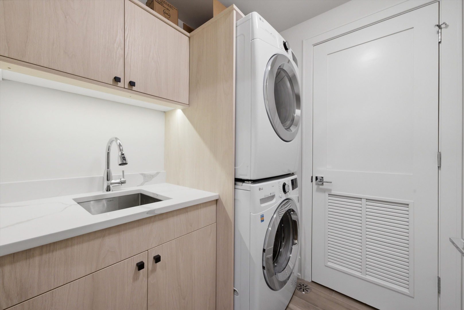 1366 W Walton Street Unit: 1E