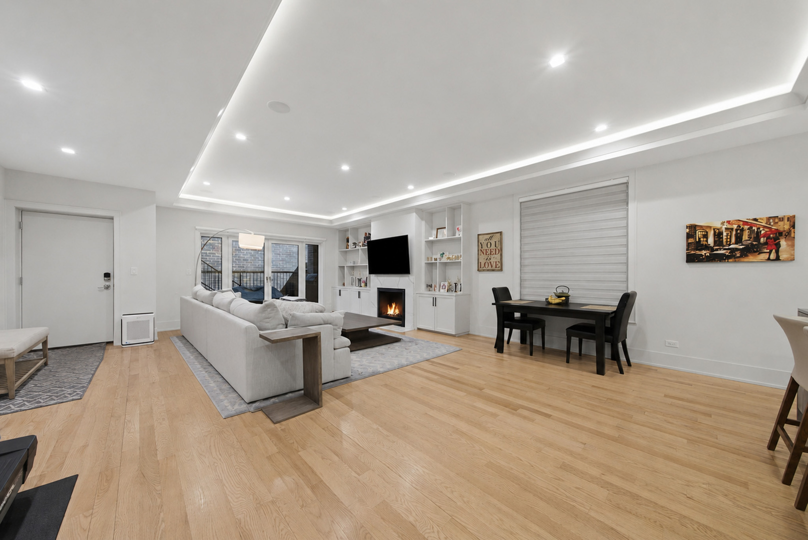 1366 W Walton Street Unit: 1E