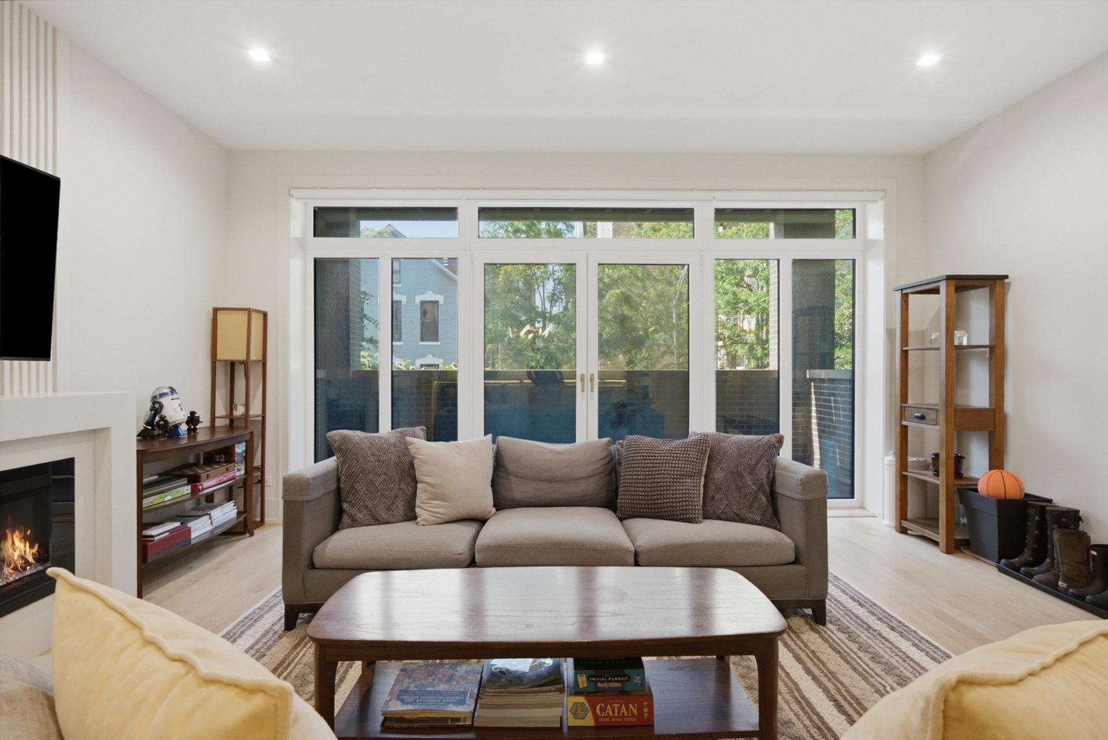 1366 W Walton Street Unit: 1E