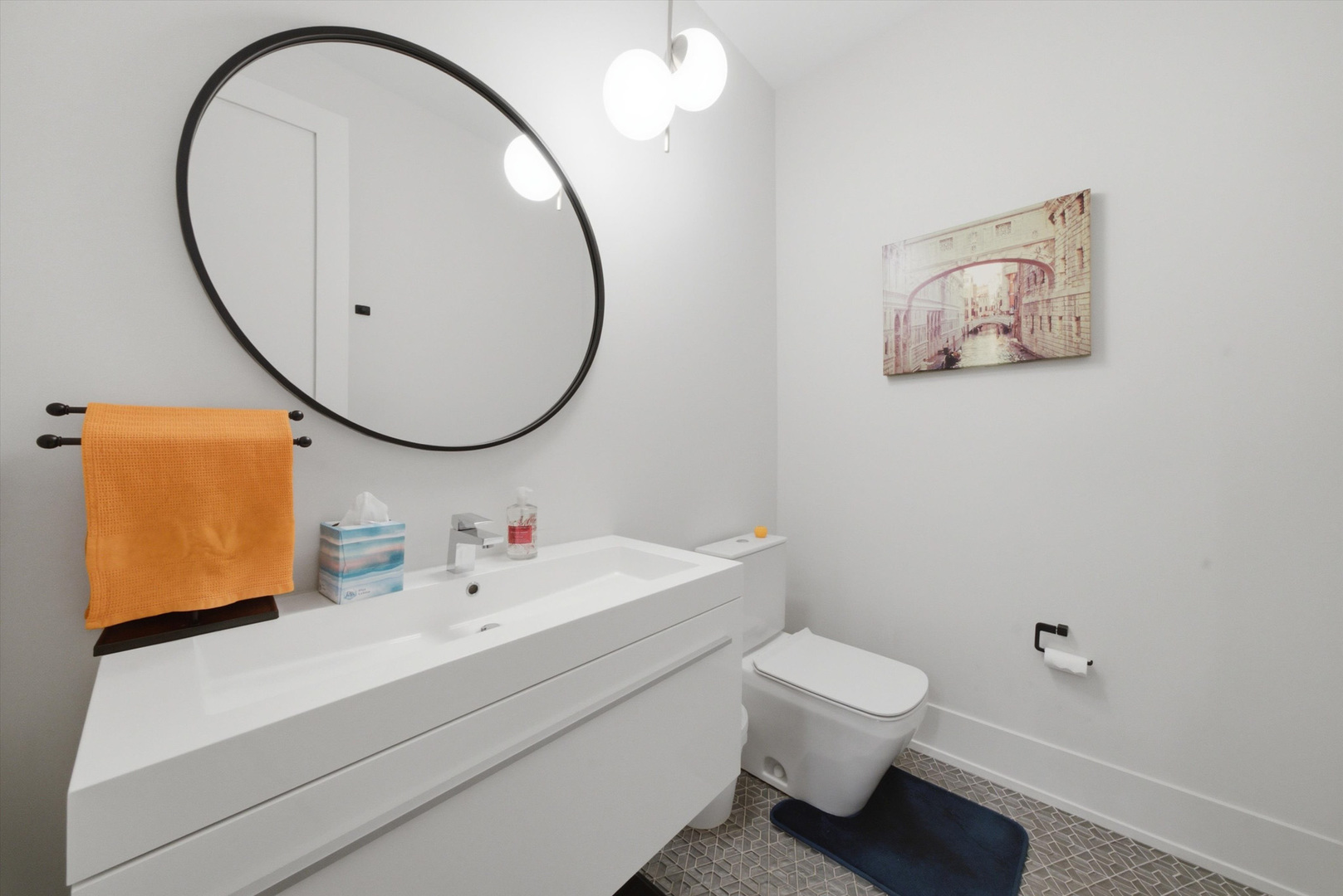 1366 W Walton Street Unit: 1E