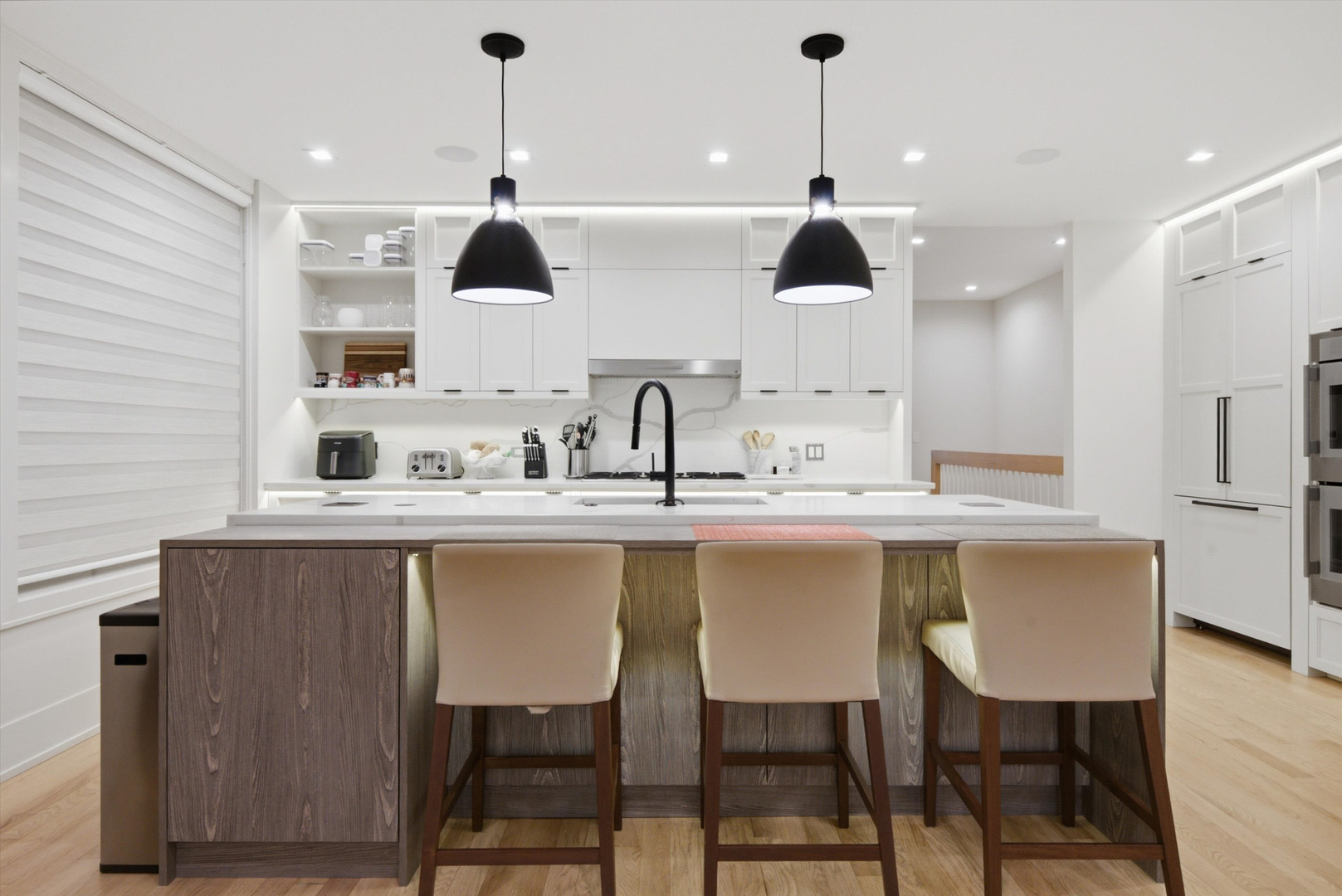 1366 W Walton Street Unit: 1E