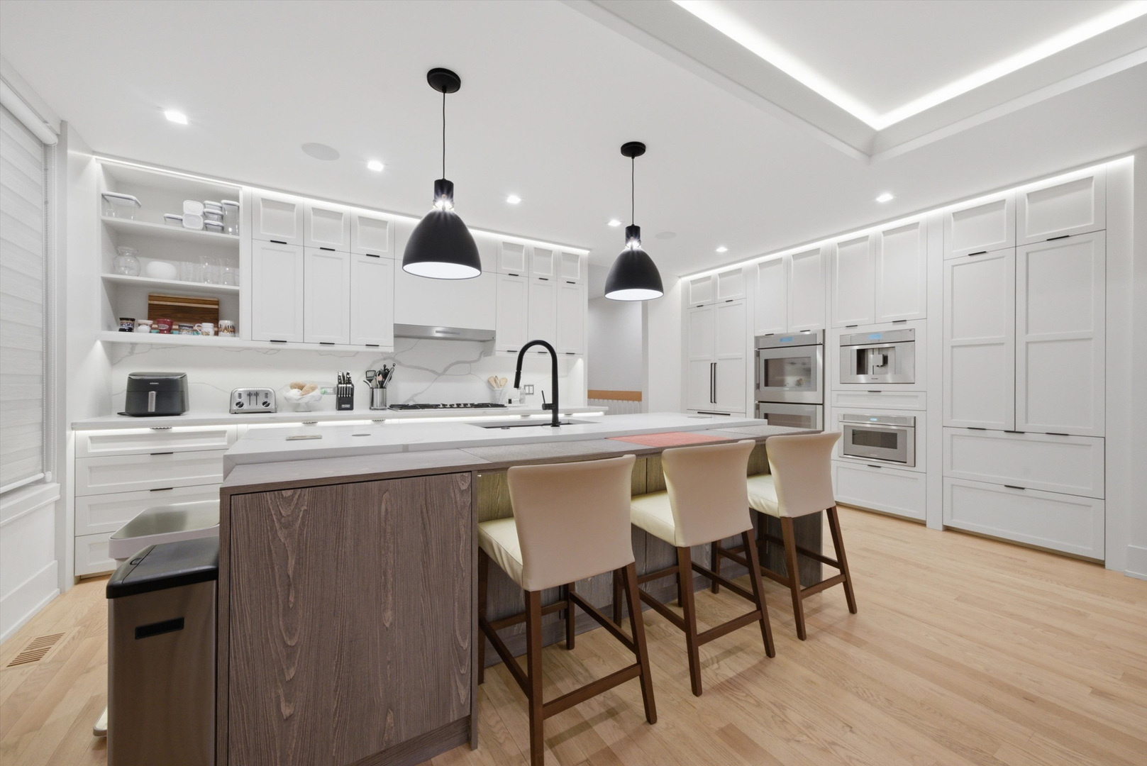 1366 W Walton Street Unit: 1E