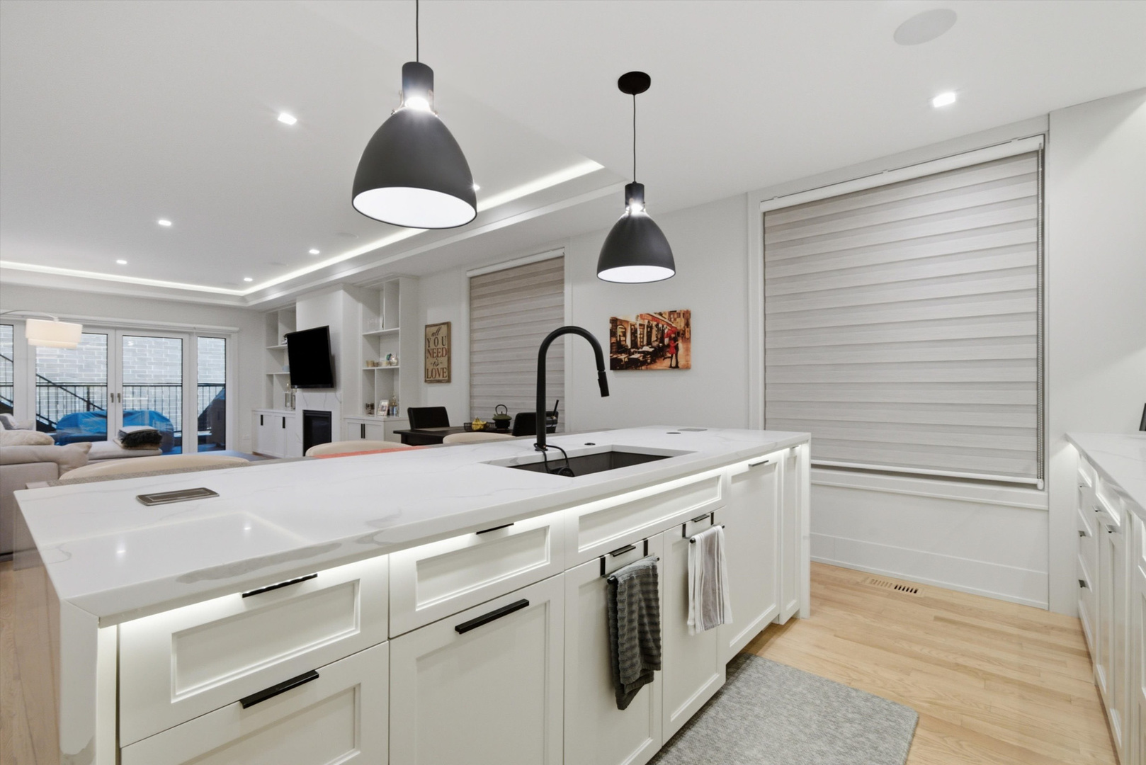 1366 W Walton Street Unit: 1E
