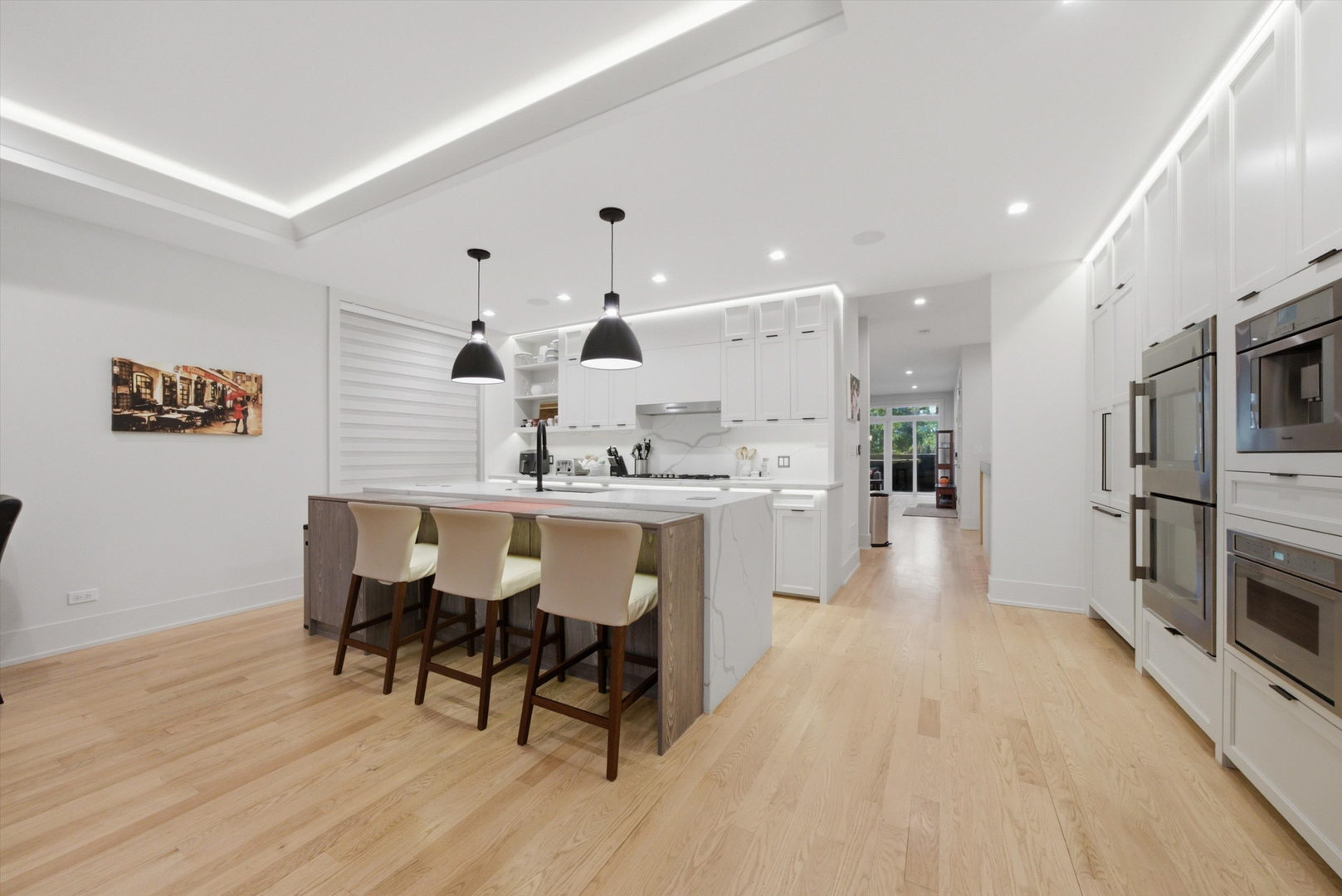 1366 W Walton Street Unit: 1E
