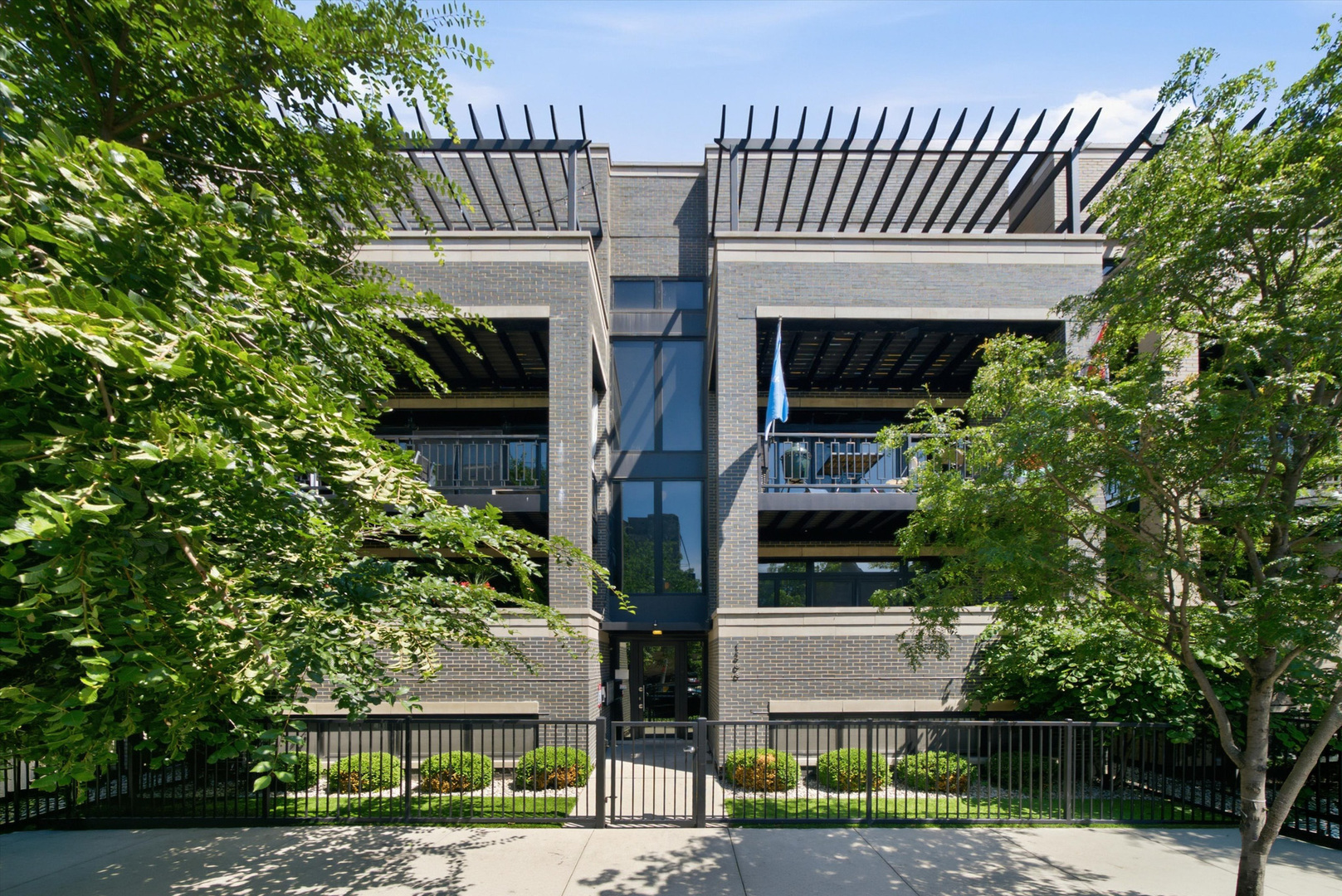 1366 W Walton Street Unit: 1E
