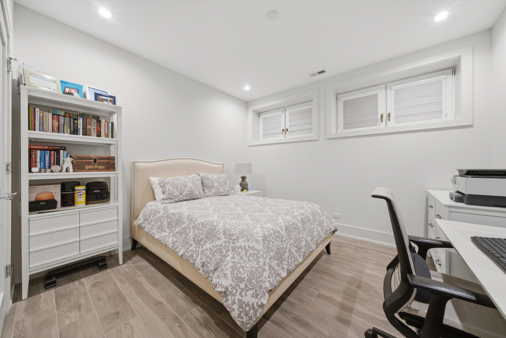 1366 W Walton Street Unit: 1E