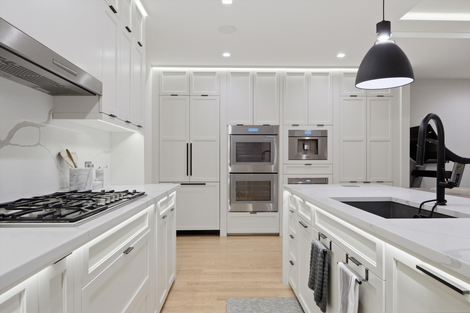1366 W Walton Street Unit: 1E