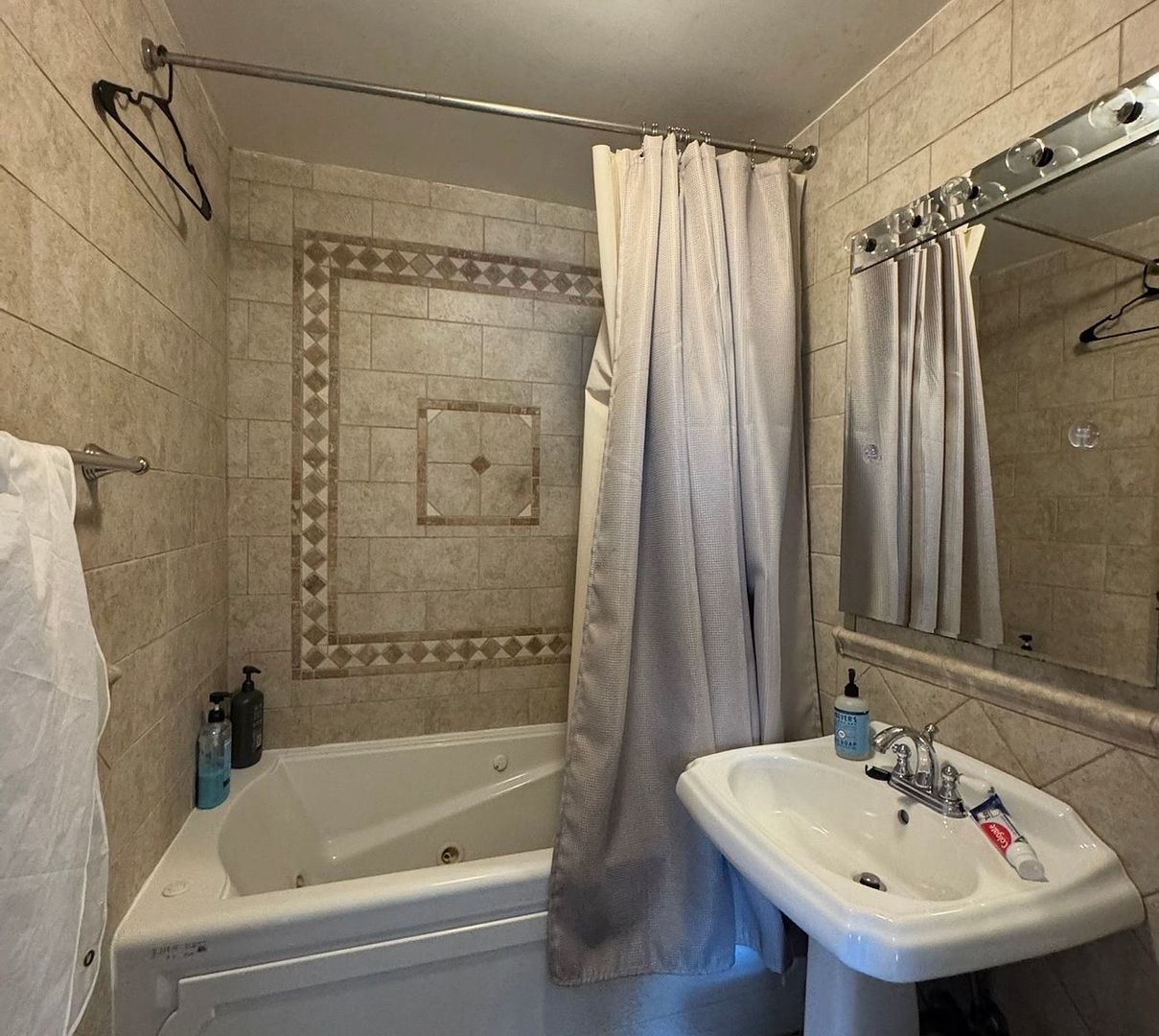 1360 N Sandburg Terrace Unit: 2101