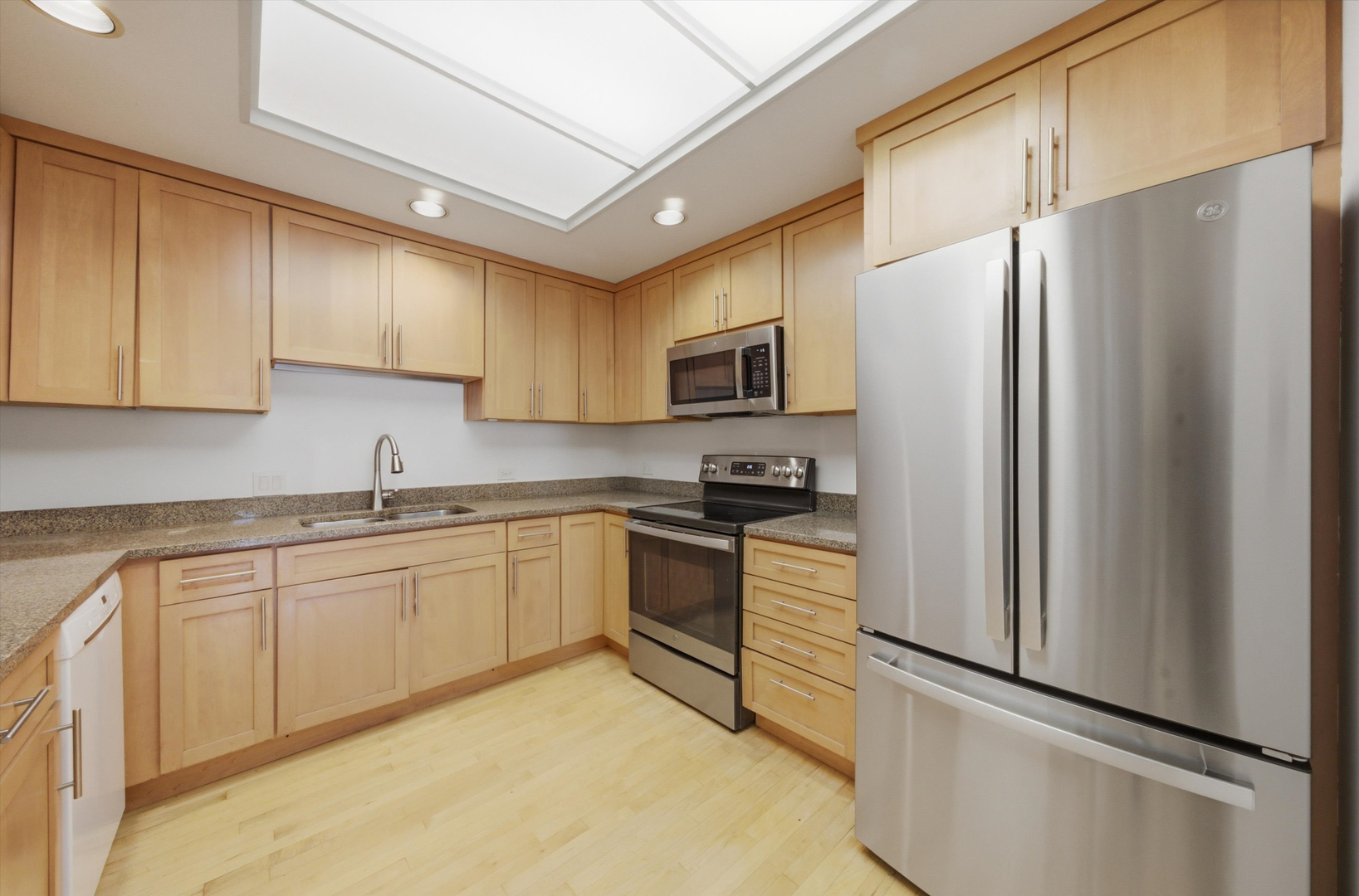 680 N Lake Shore Drive Unit: 822
