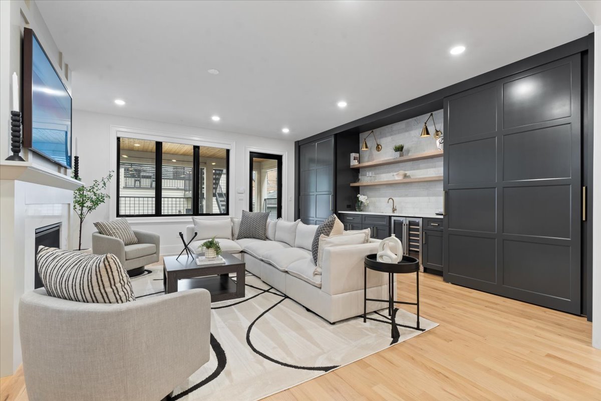 1454 W Diversey Parkway Unit: 1