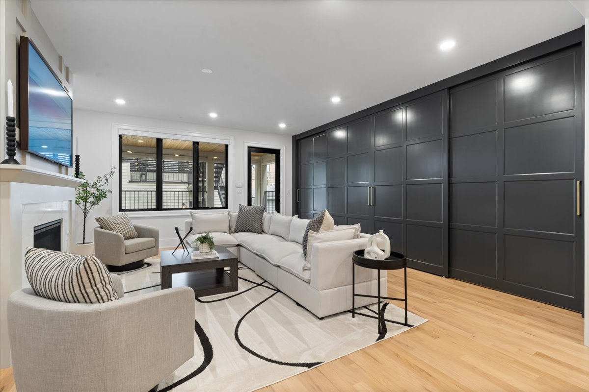 1454 W Diversey Parkway Unit: 1