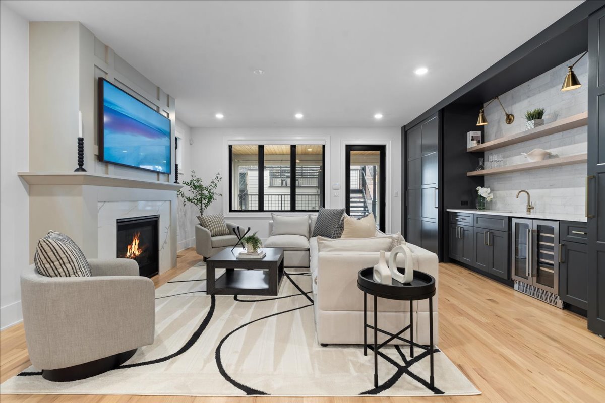 1454 W Diversey Parkway Unit: 1