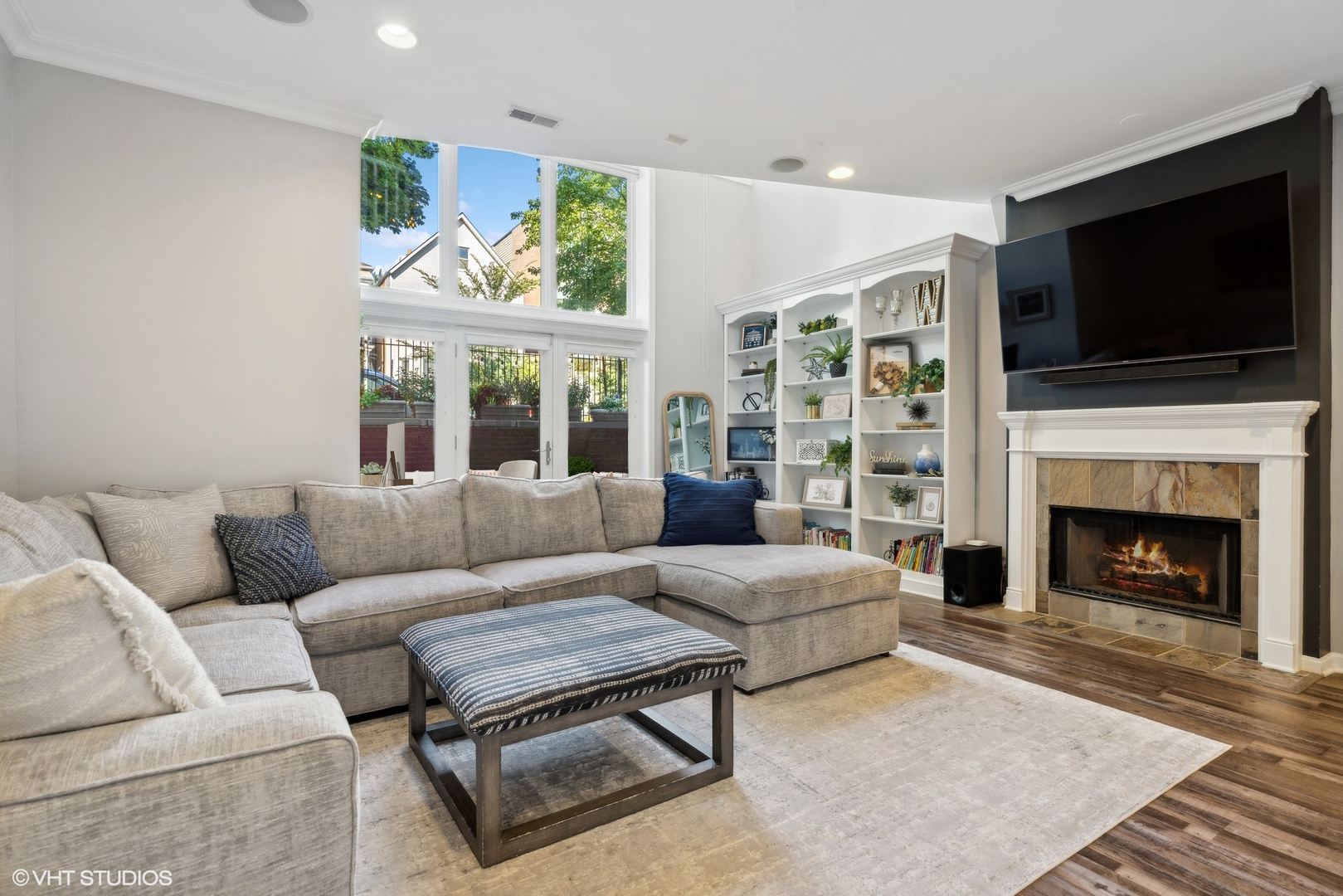 3233 N Racine Avenue Unit: 1