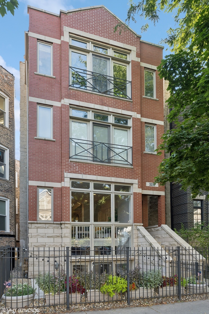 3233 N Racine Avenue Unit: 1