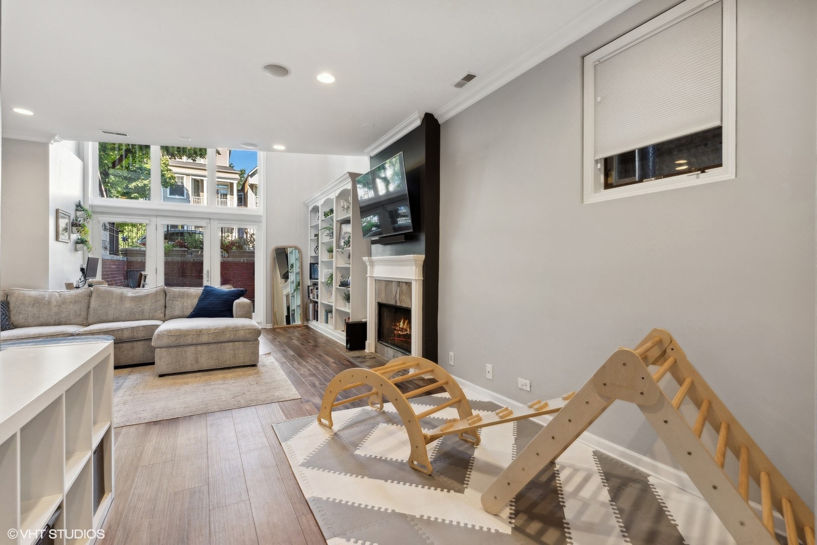 3233 N Racine Avenue Unit: 1