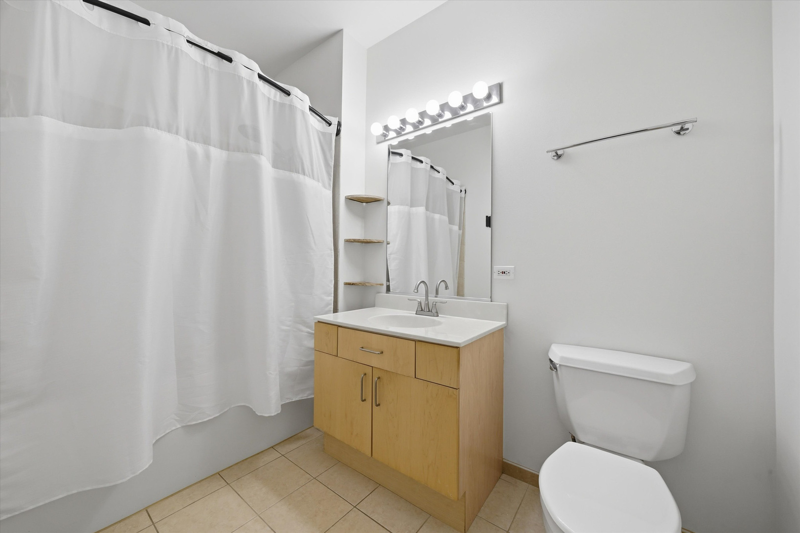 2045 W Concord Place Unit: 307