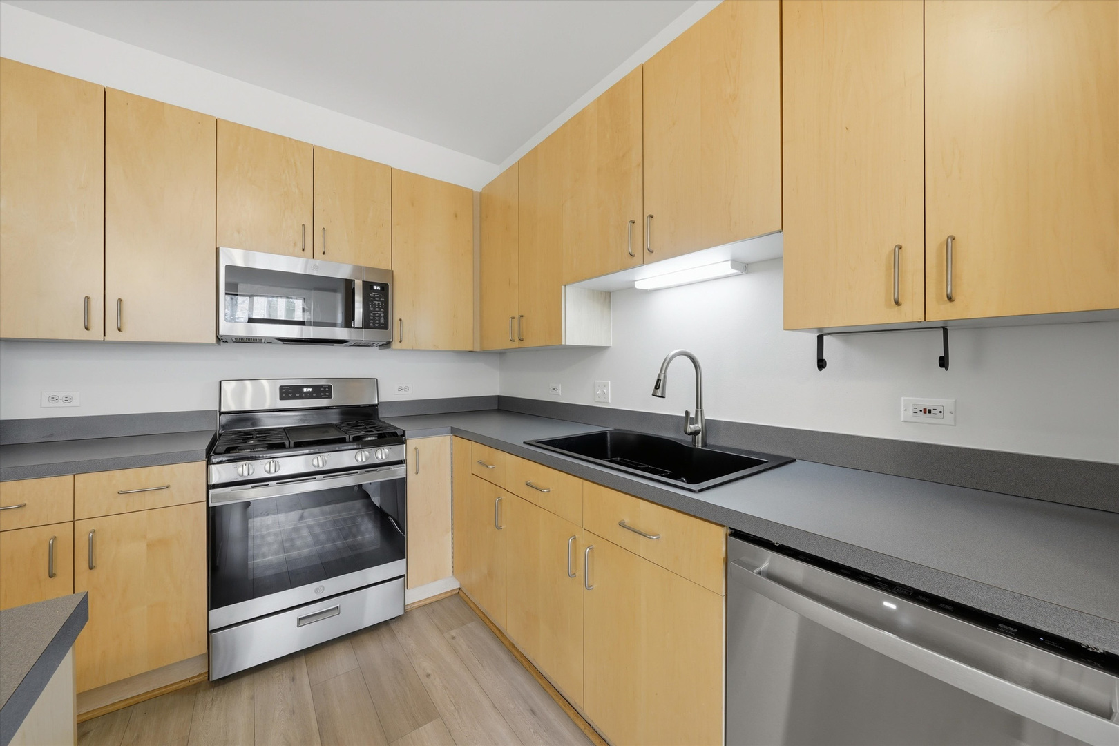 2045 W Concord Place Unit: 307