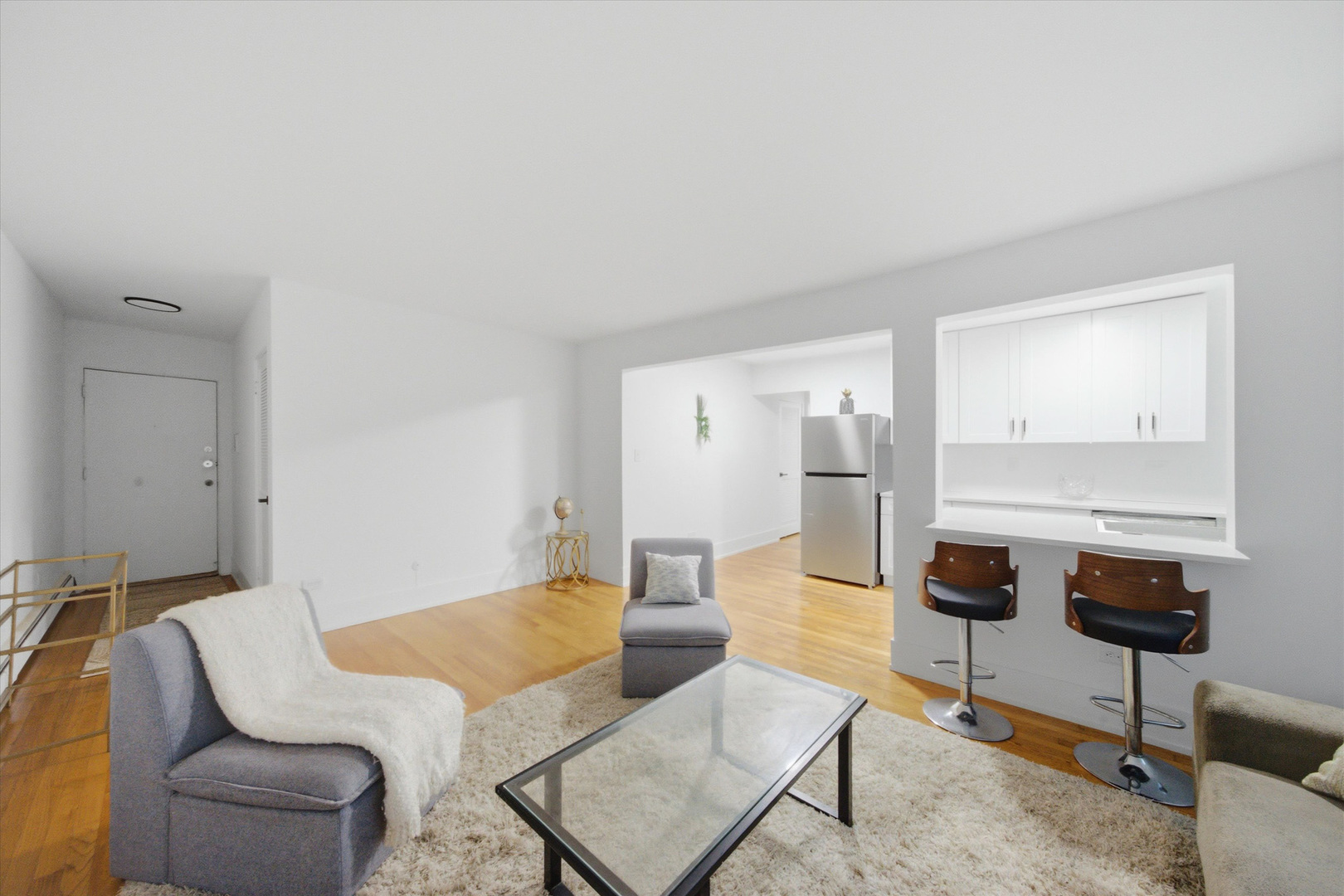 526 W Roscoe Street Unit: 2A