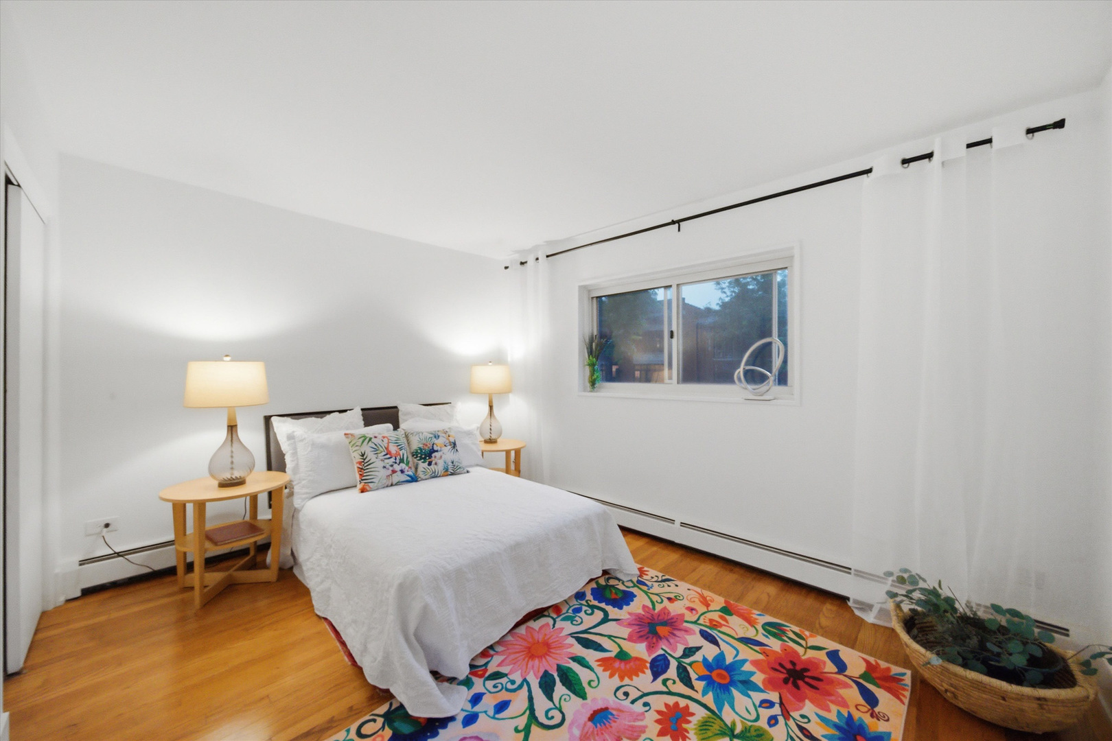 526 W Roscoe Street Unit: 2A