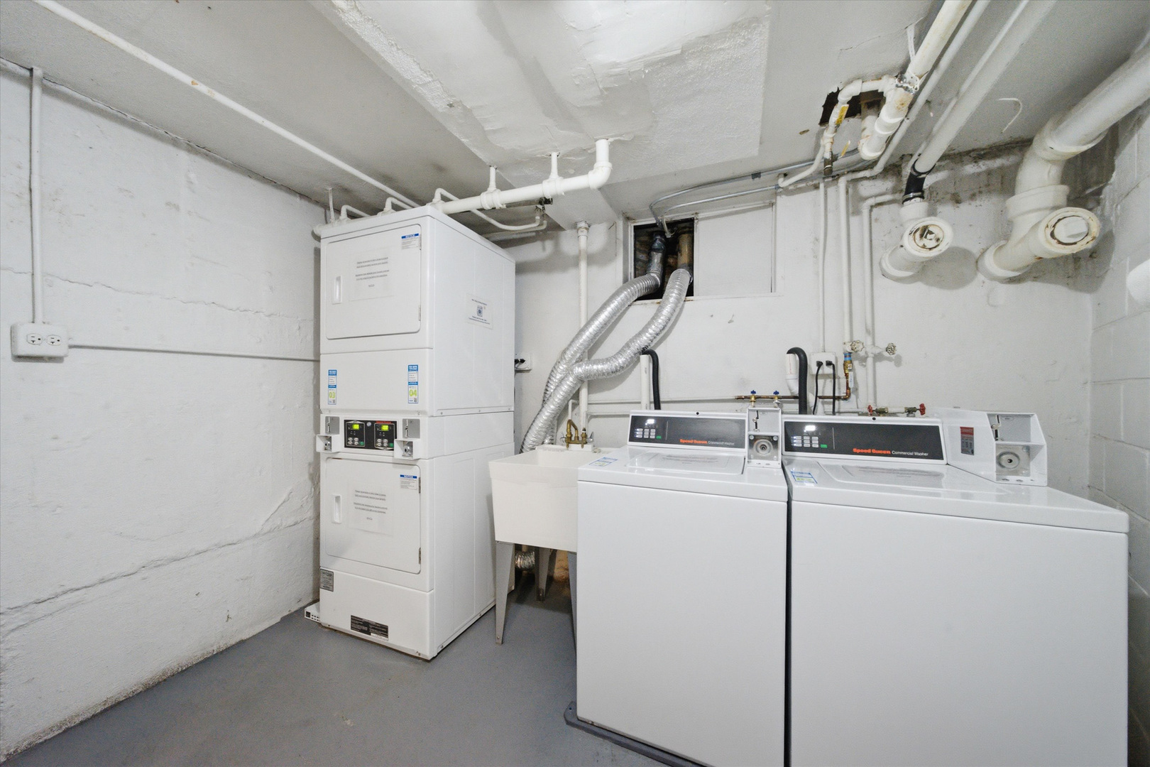 526 W Roscoe Street Unit: 2A