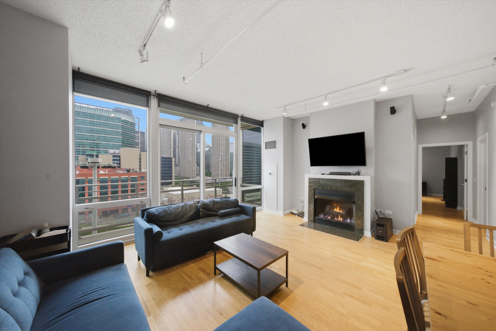 737 W Washington Boulevard Unit: 904