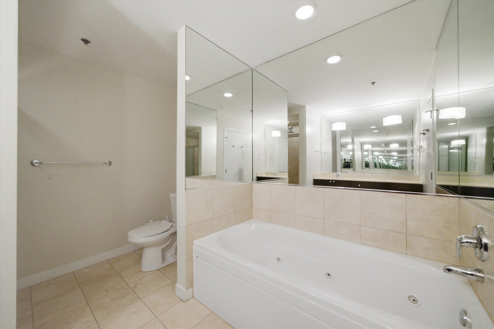 737 W Washington Boulevard Unit: 904