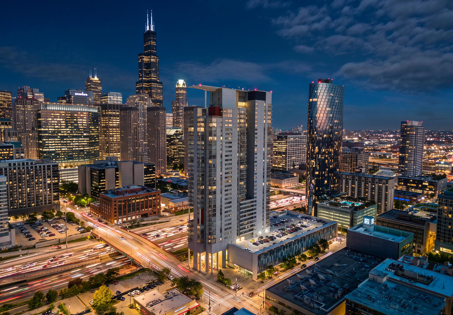 737 W Washington Boulevard Unit: 904