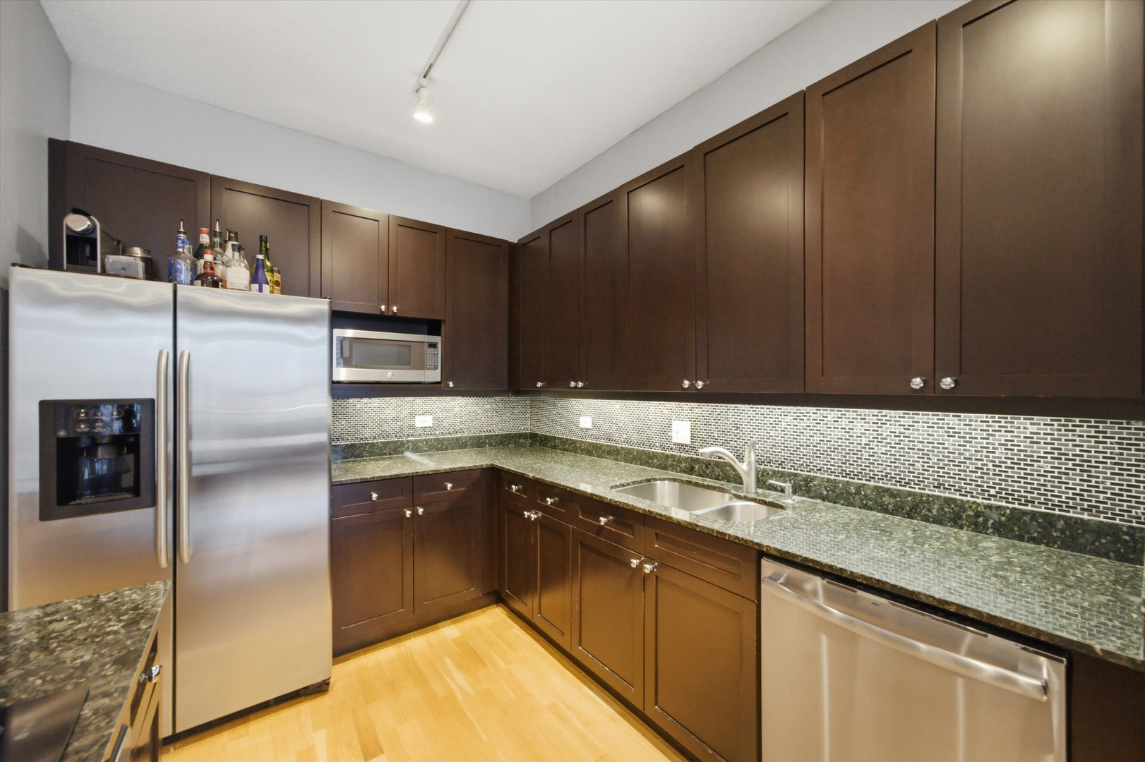 737 W Washington Boulevard Unit: 904