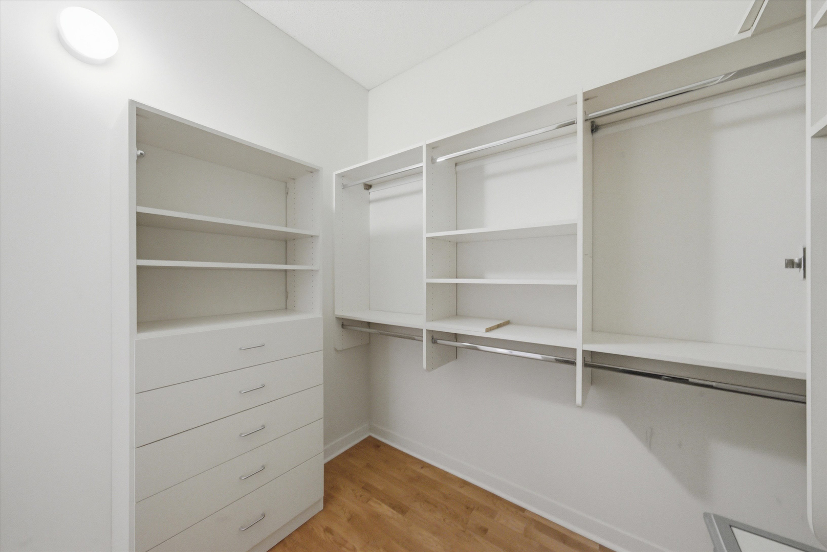 737 W Washington Boulevard Unit: 904