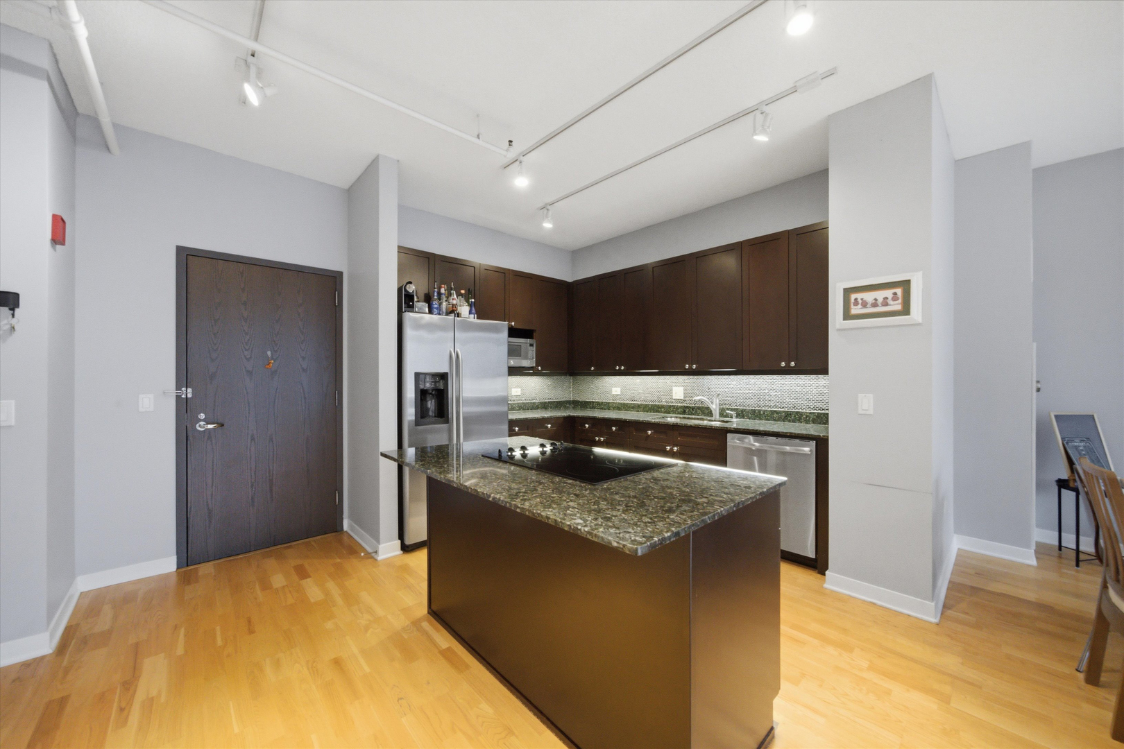 737 W Washington Boulevard Unit: 904