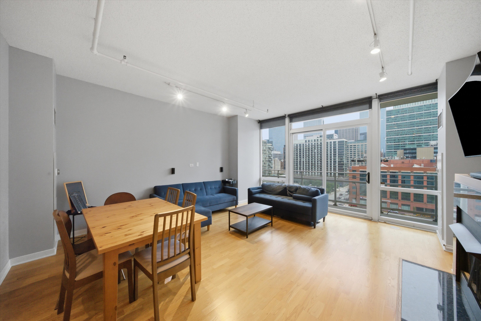 737 W Washington Boulevard Unit: 904