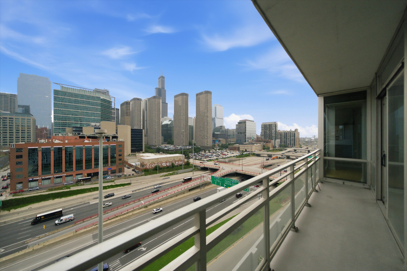 737 W Washington Boulevard Unit: 904