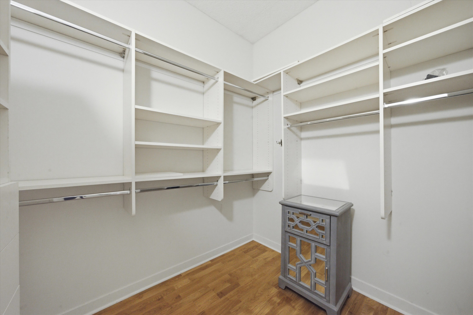 737 W Washington Boulevard Unit: 904