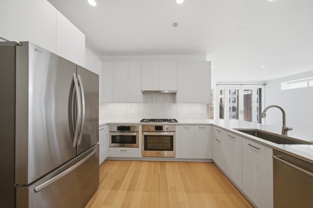434 W Melrose Street Unit: 301