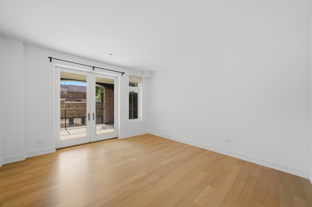 434 W Melrose Street Unit: 301