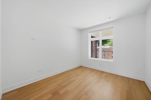 434 W Melrose Street Unit: 301