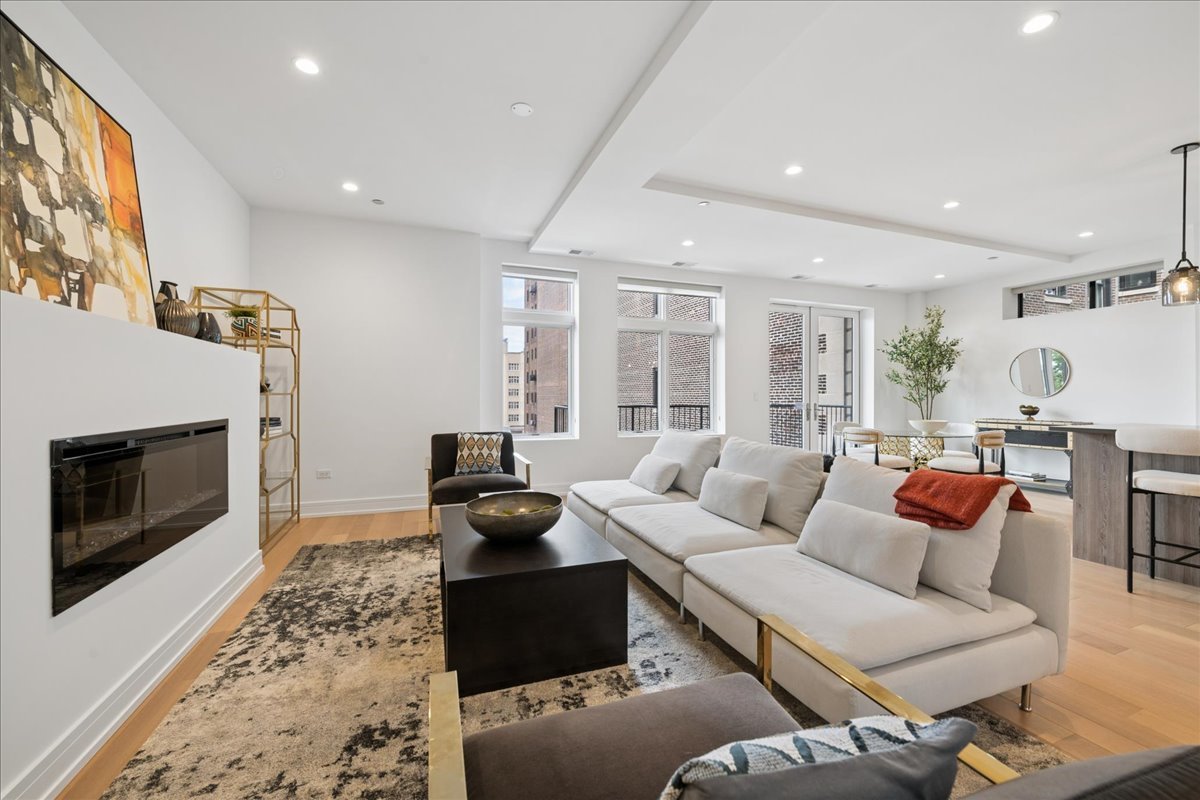 434 W Melrose Street Unit: 502