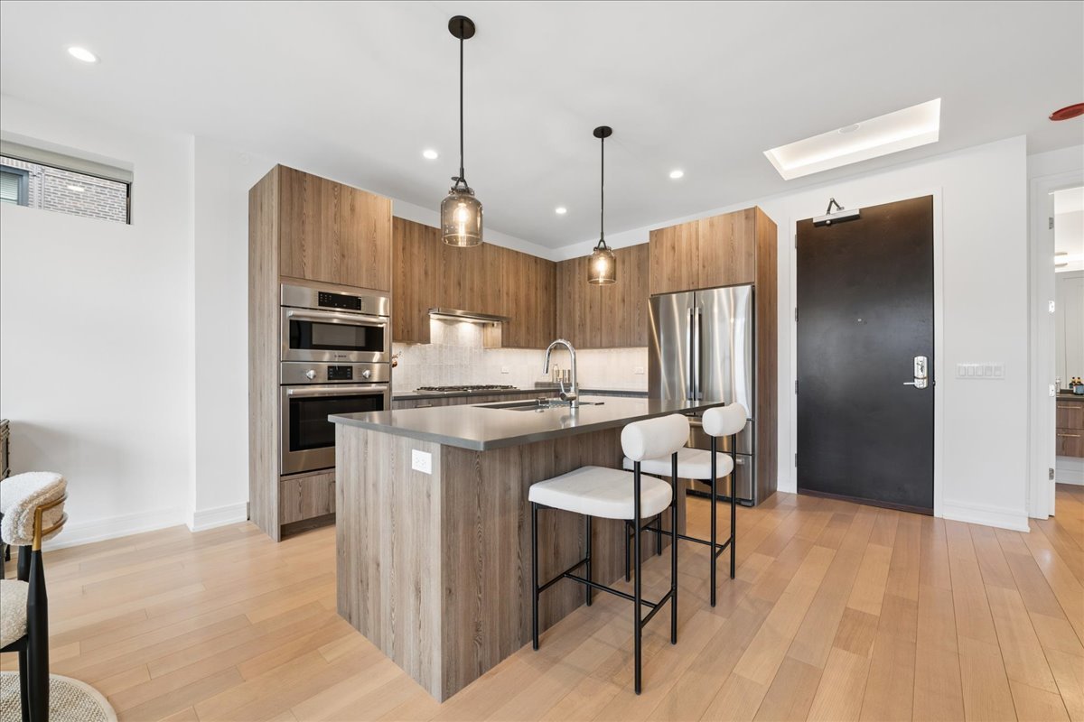434 W Melrose Street Unit: 502
