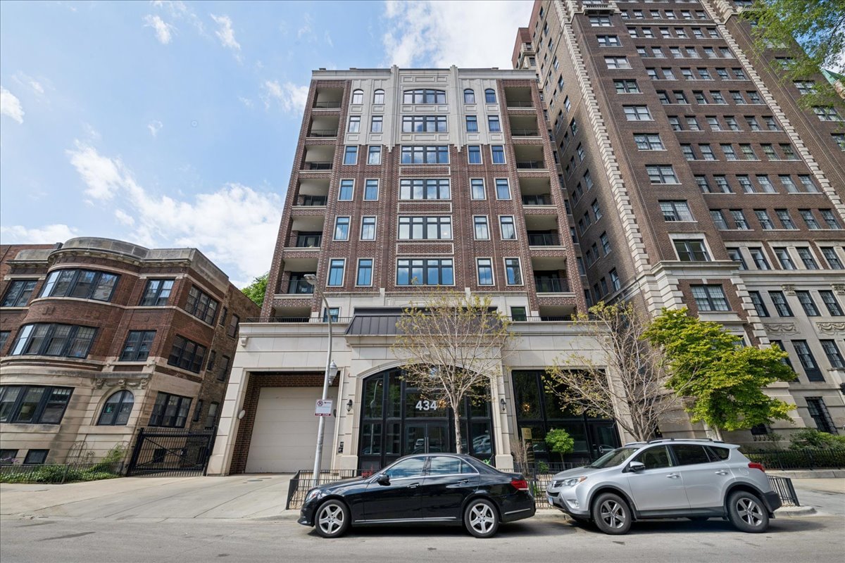 434 W Melrose Street Unit: 502