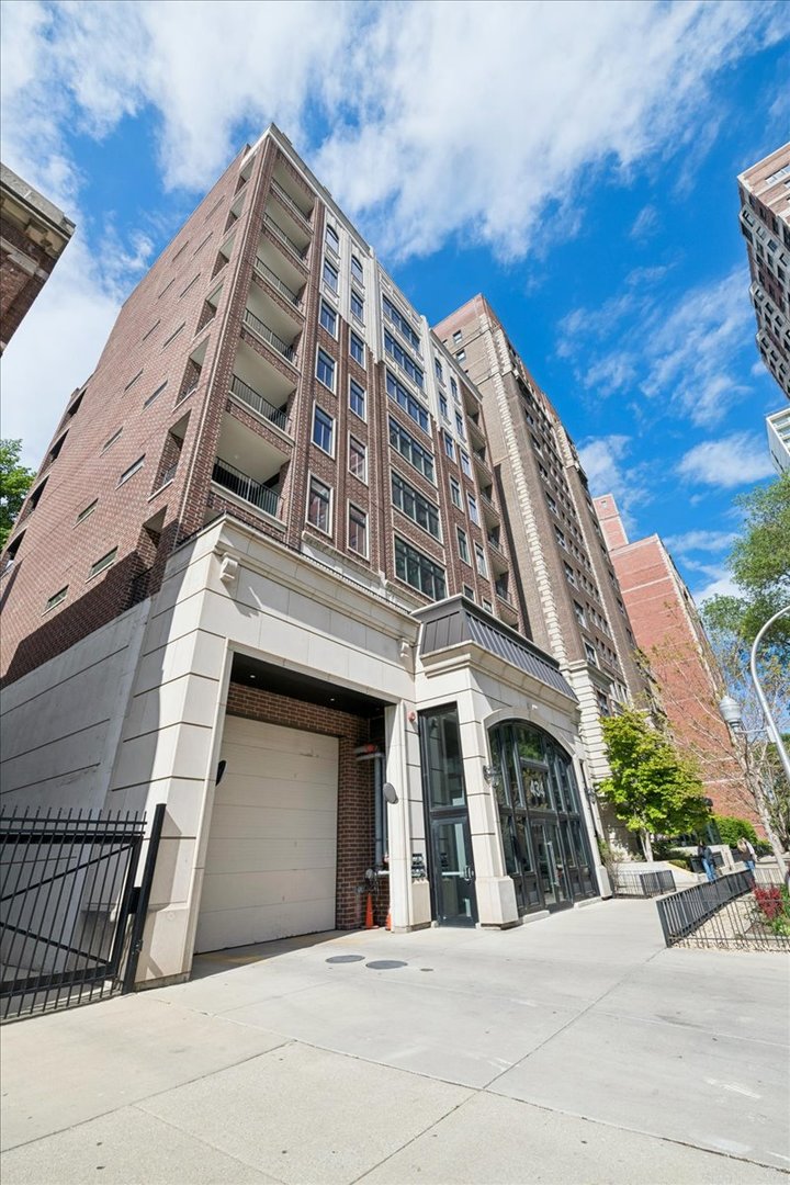 434 W Melrose Street Unit: 502