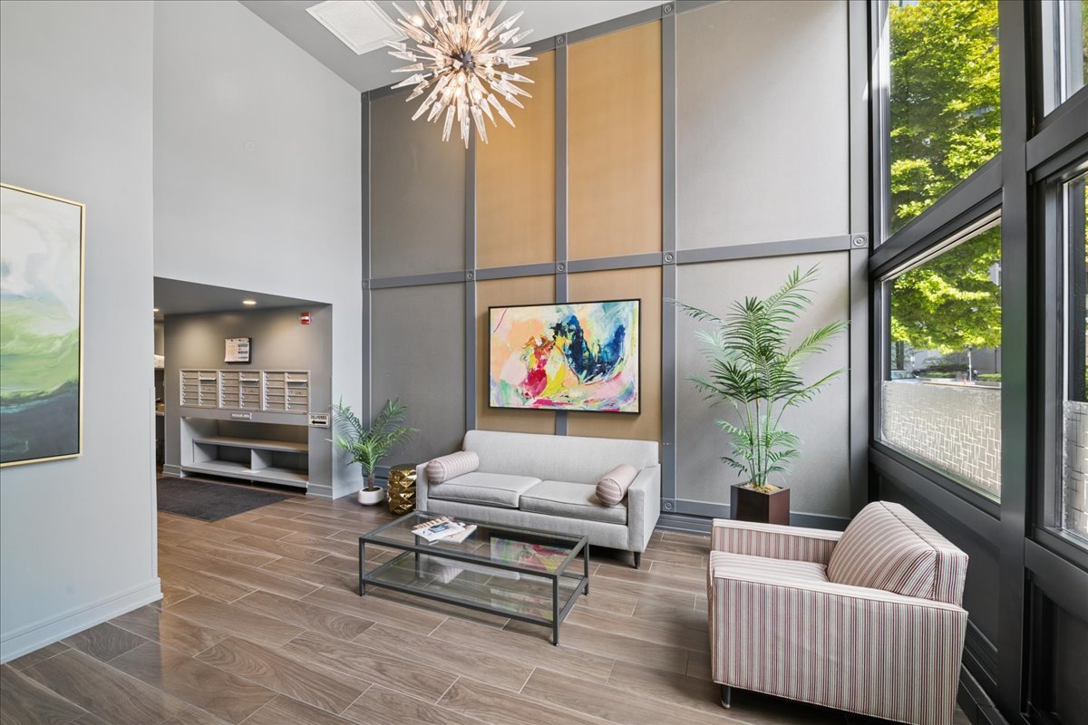 434 W Melrose Street Unit: 502