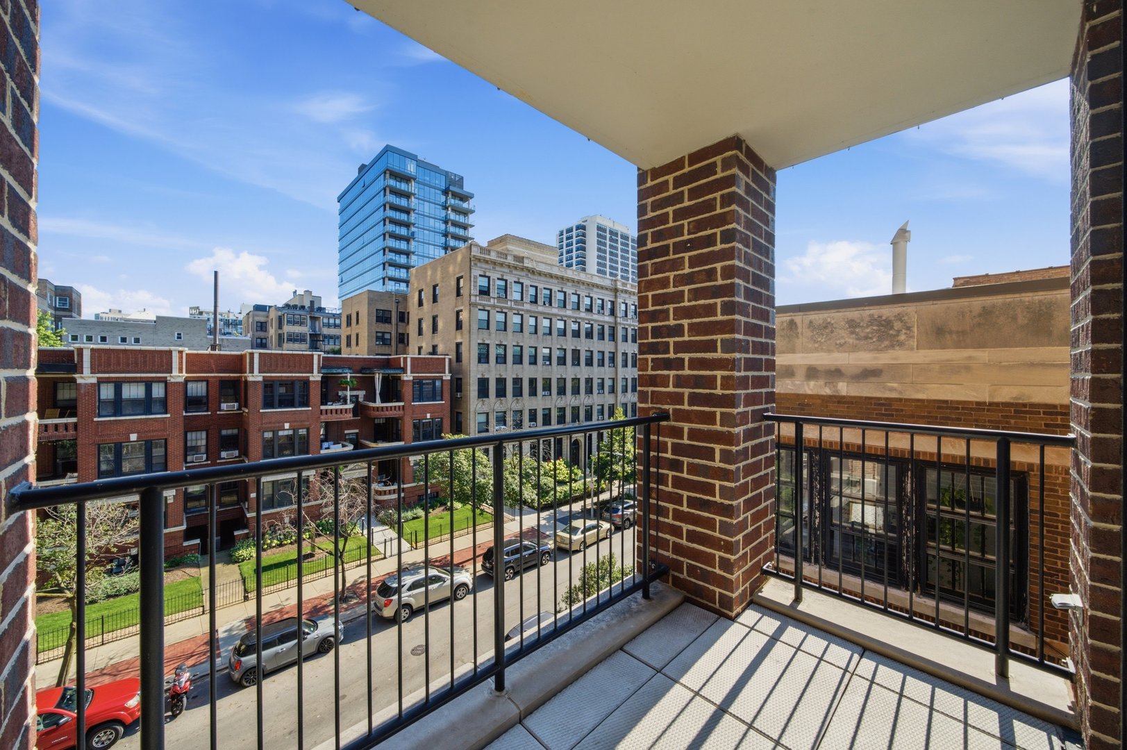 434 W Melrose Street Unit: 401