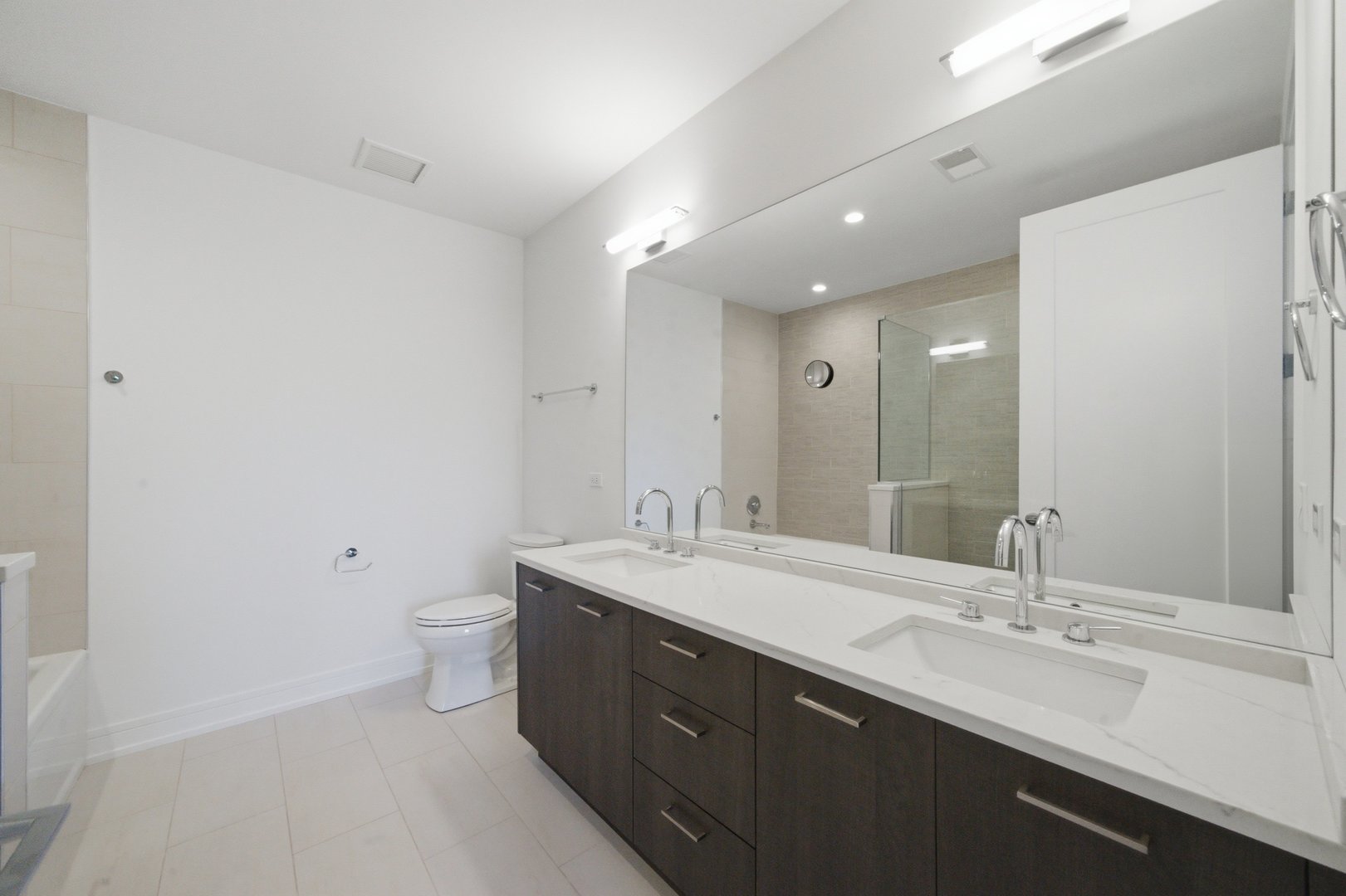 434 W Melrose Street Unit: 401