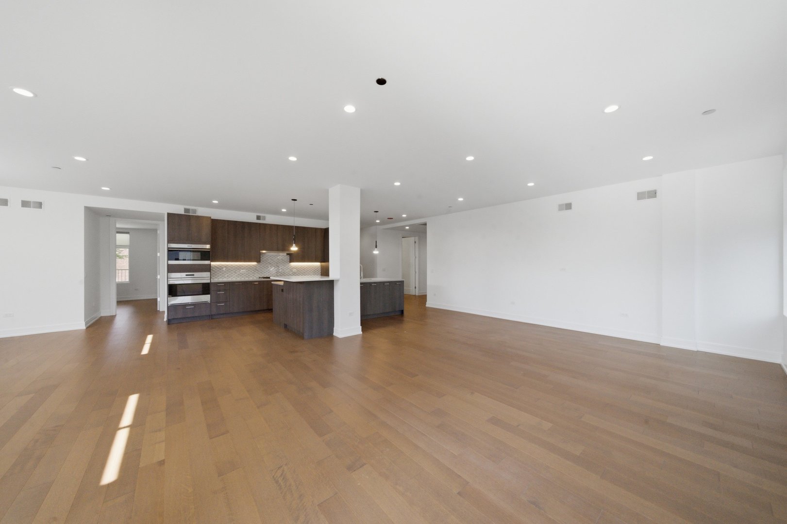 434 W Melrose Street Unit: 401