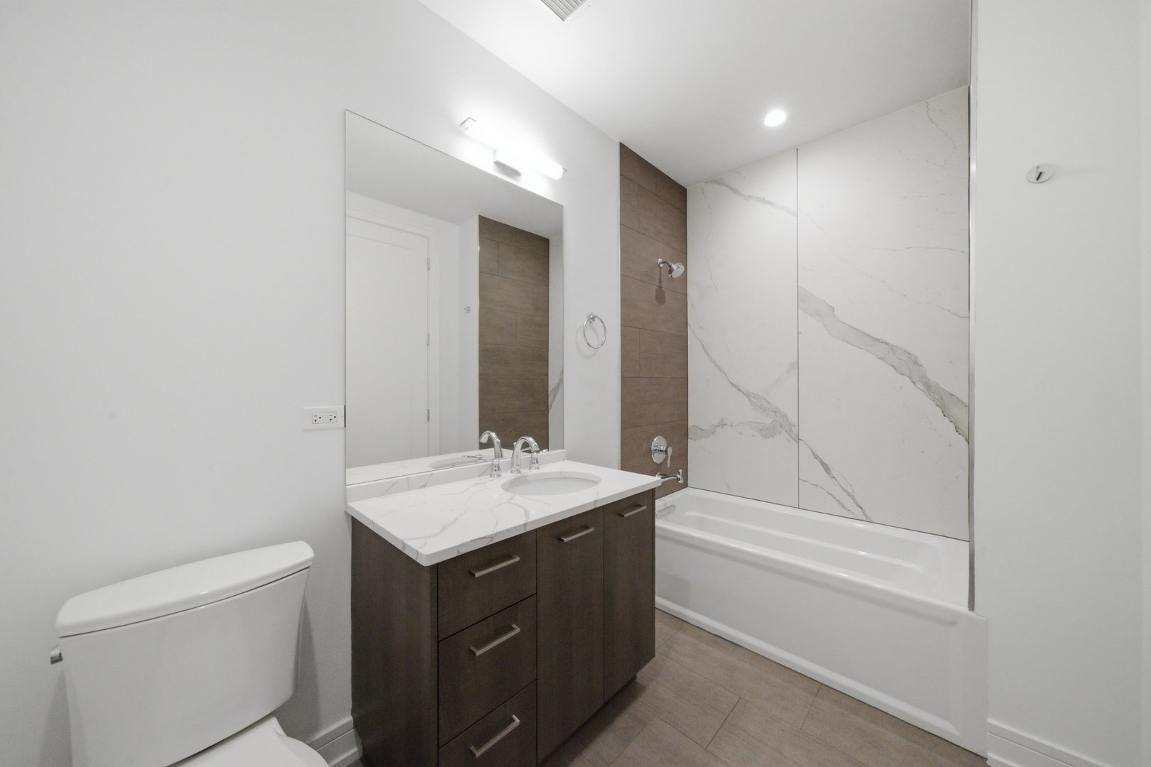 434 W Melrose Street Unit: 401