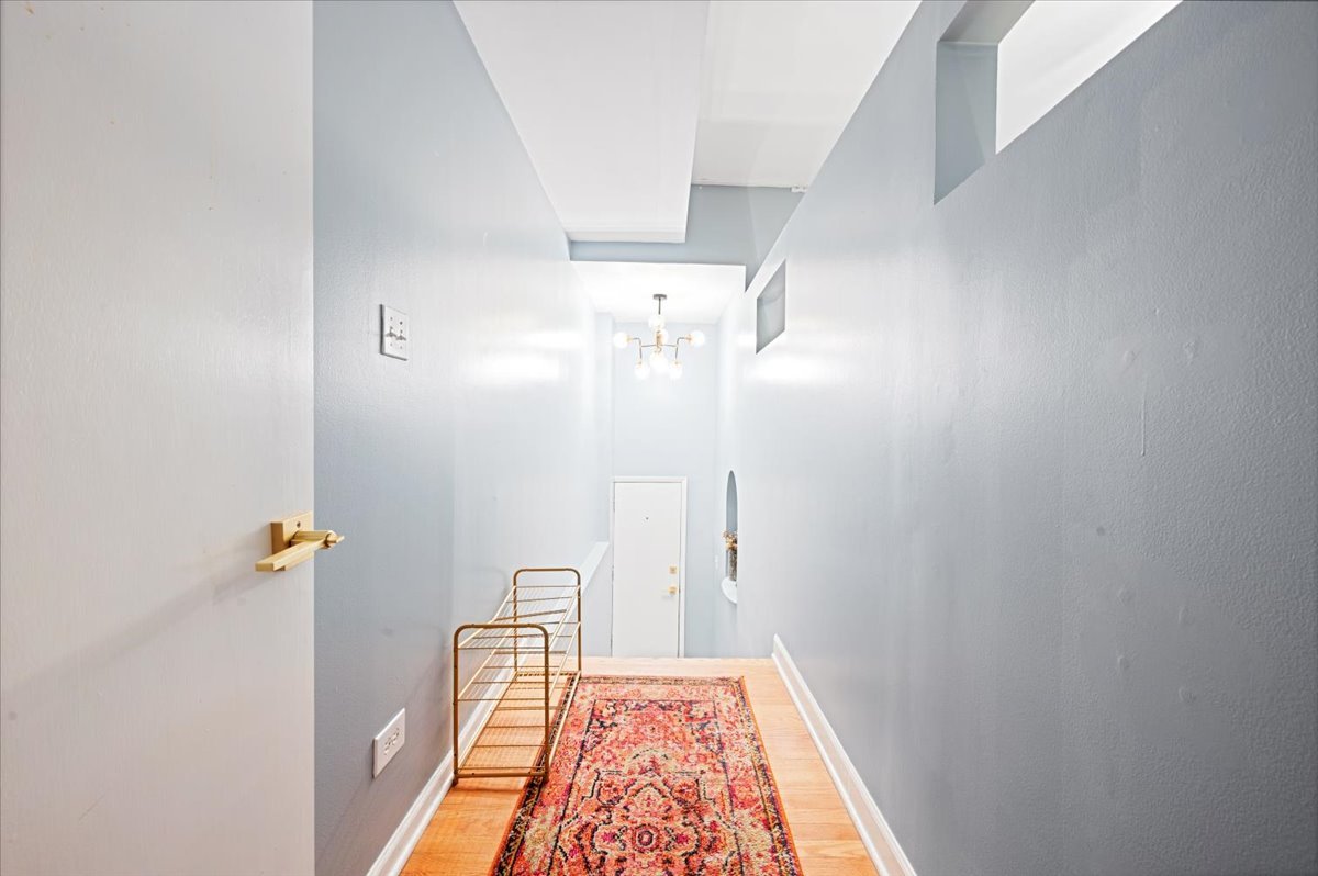 4053 N Sheridan Road Unit: 3