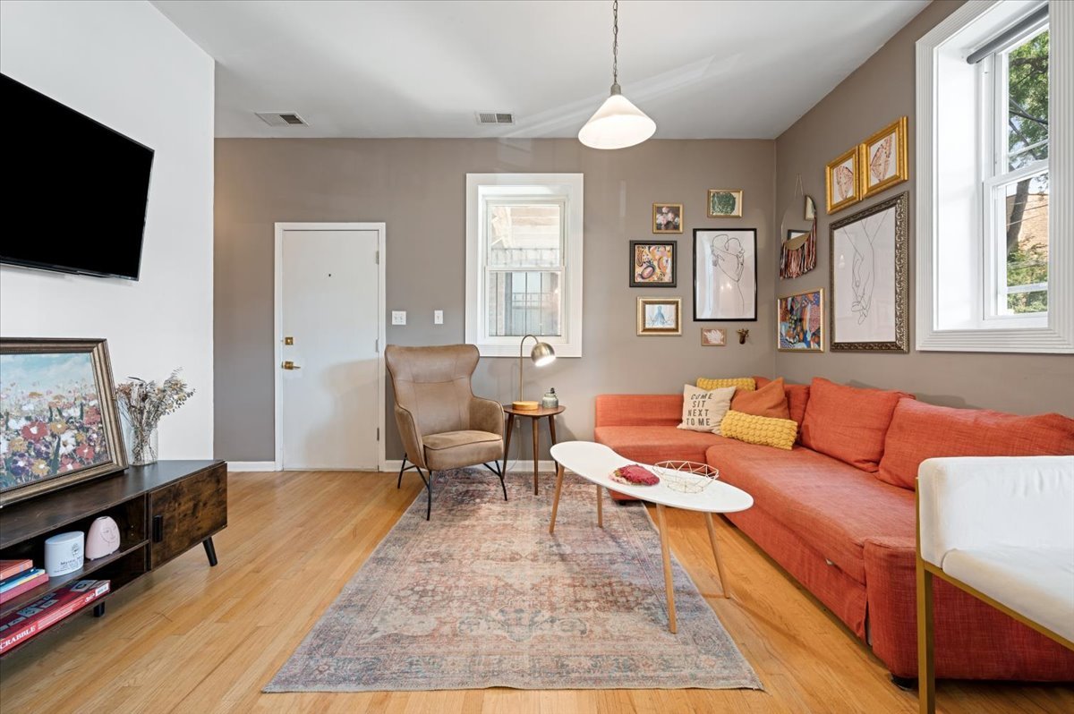 4053 N Sheridan Road Unit: 3