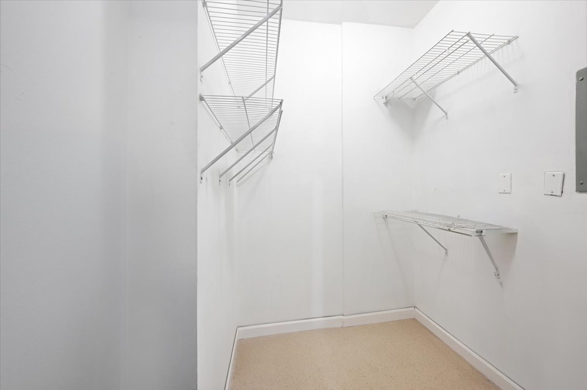 4053 N Sheridan Road Unit: 3
